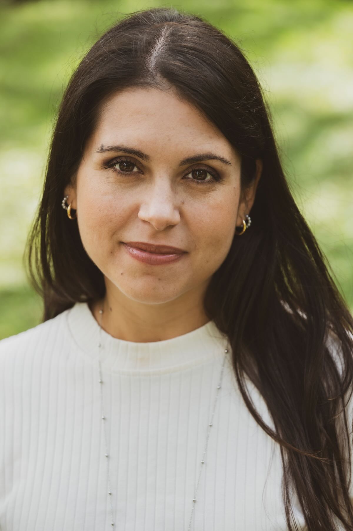 Trucco naturale luminoso - un makeup che esalta la bellezza naturale con un finish fresco e luminoso, perfetto per ogni occasione