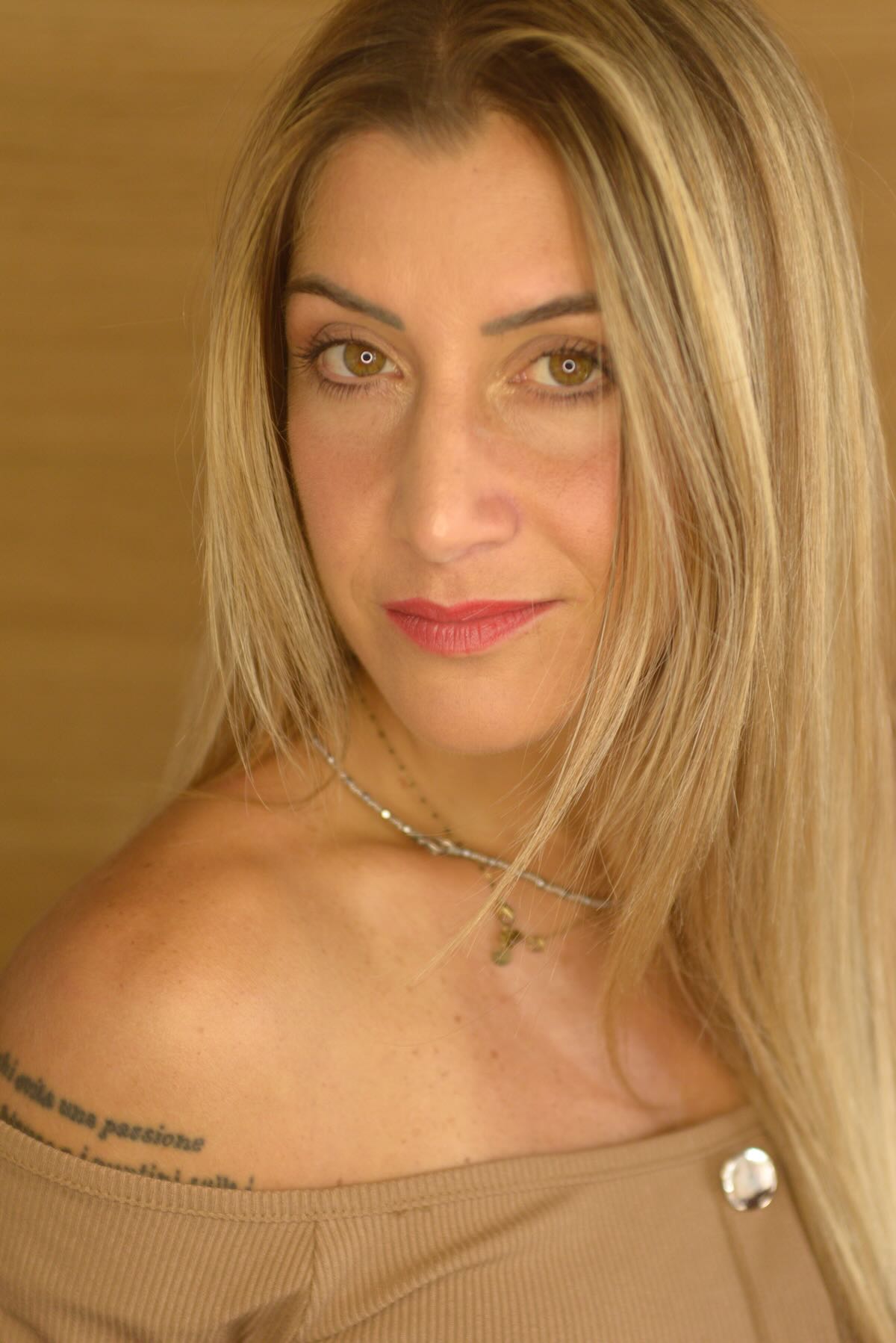 trucco naturale e luminoso con focus su labbra