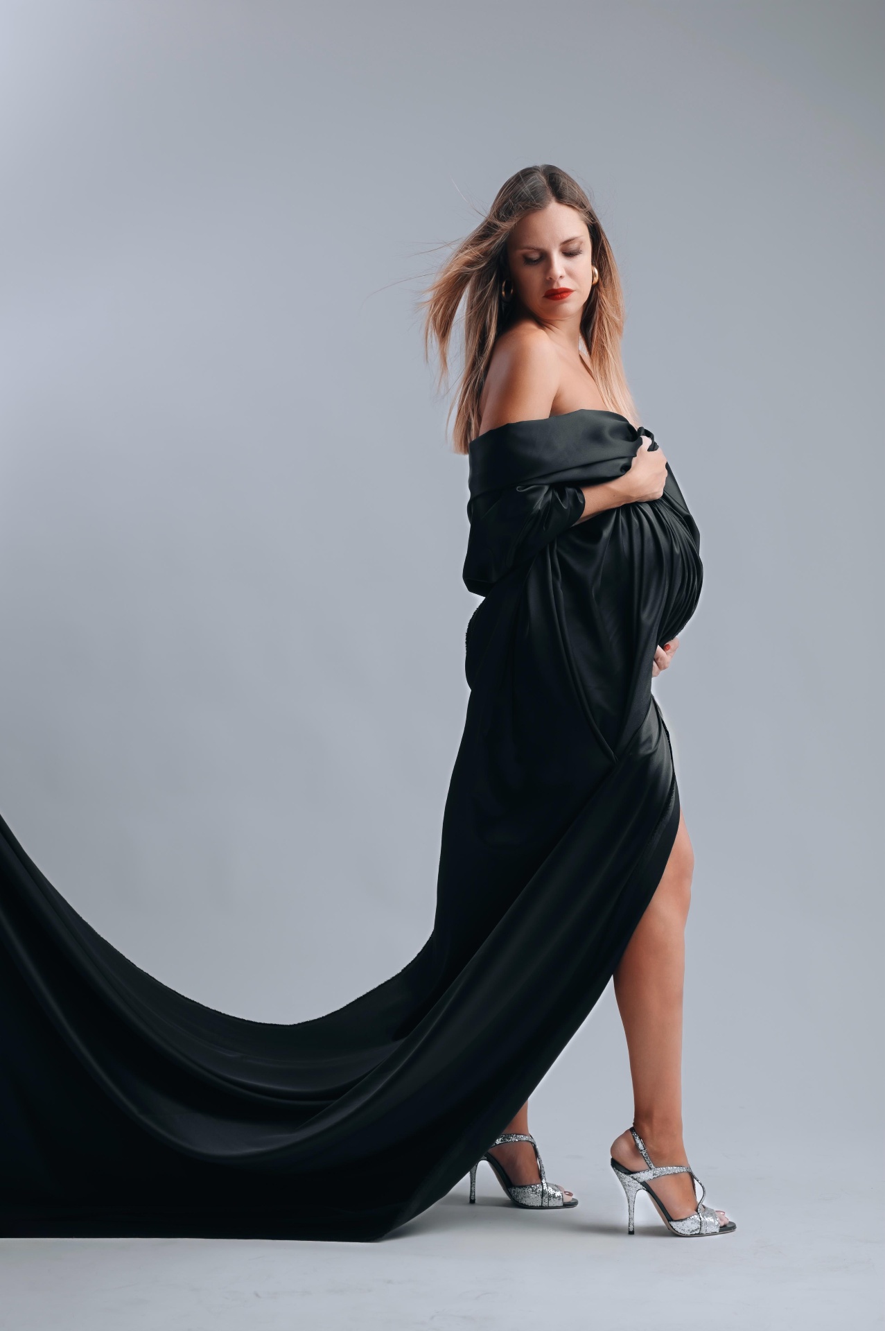 Shooting fotografico maternity con labbra rosse